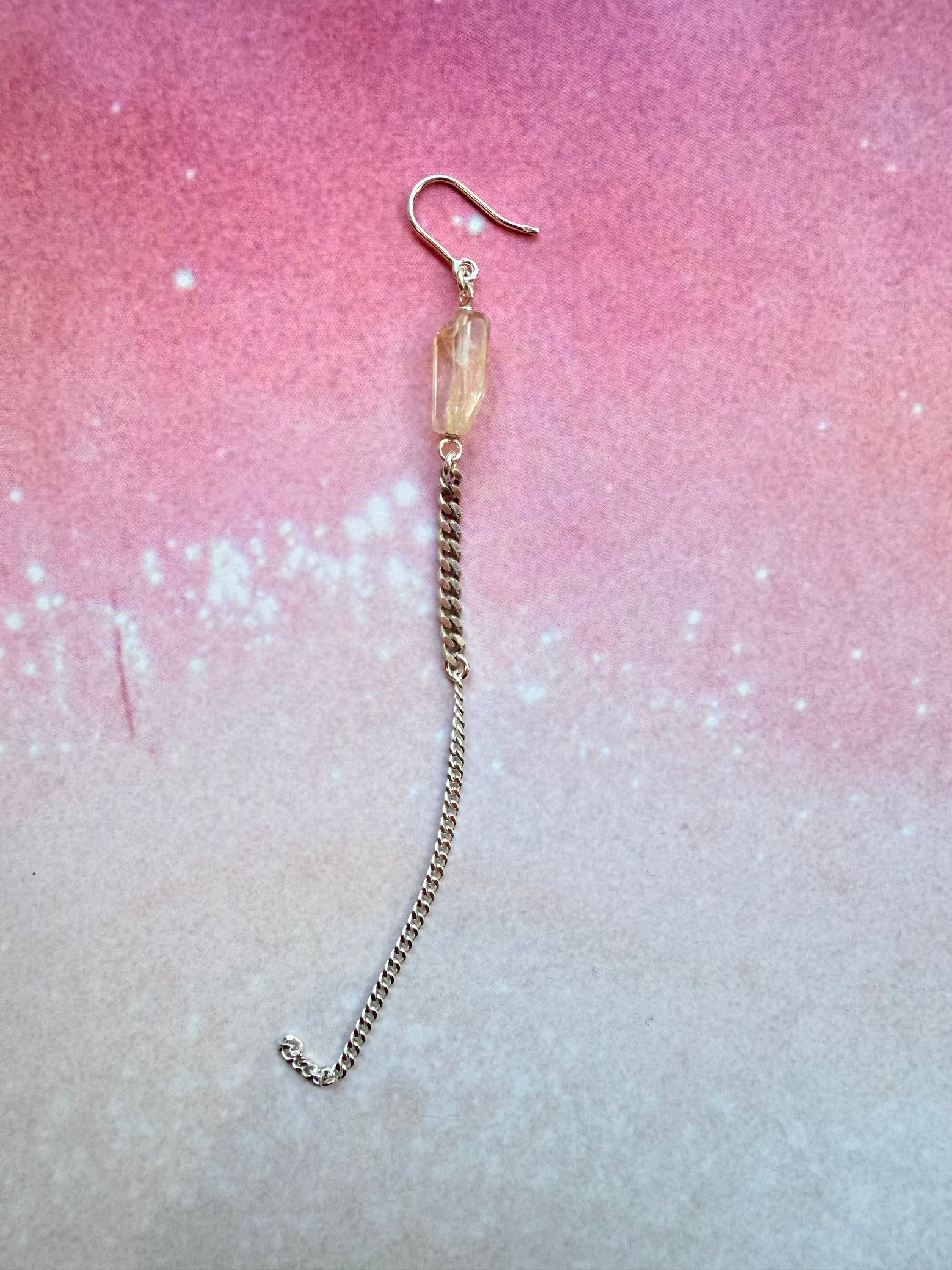 Ohrring Variante, als Mono aus Silber und Edelstein, handgemacht in München, im Chaingang Atelier