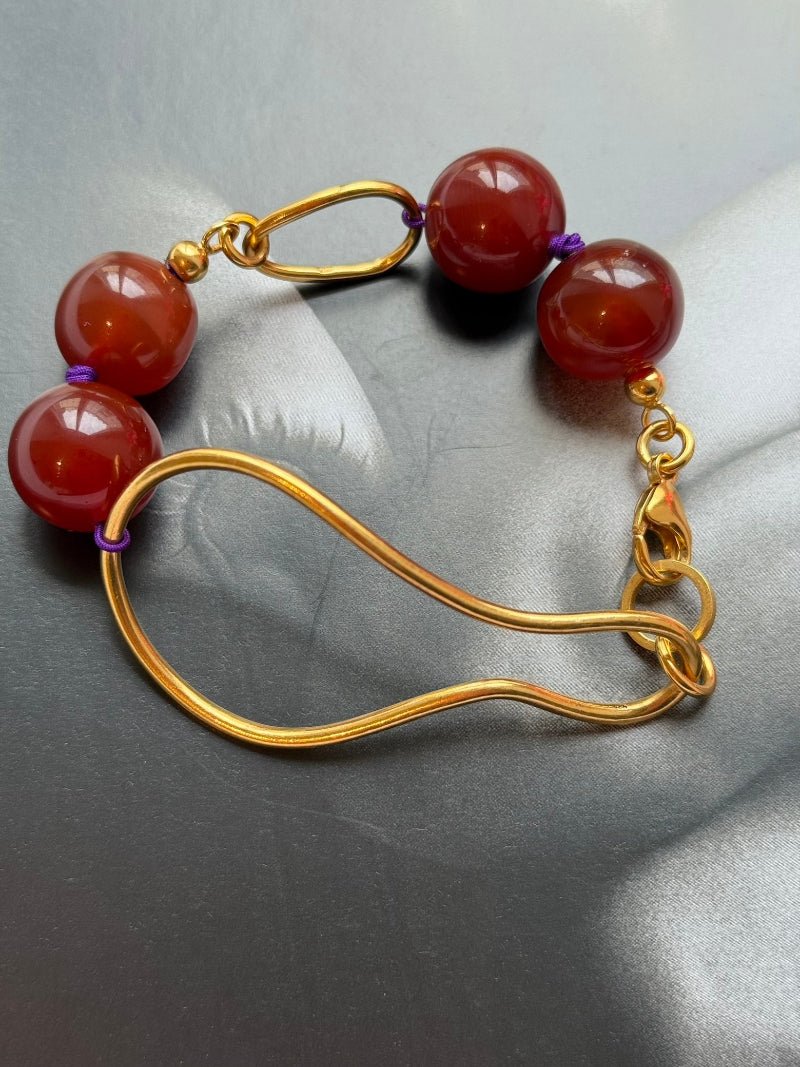 großes Stein Armband Carlotta aus Carneol in Gold von chaingang