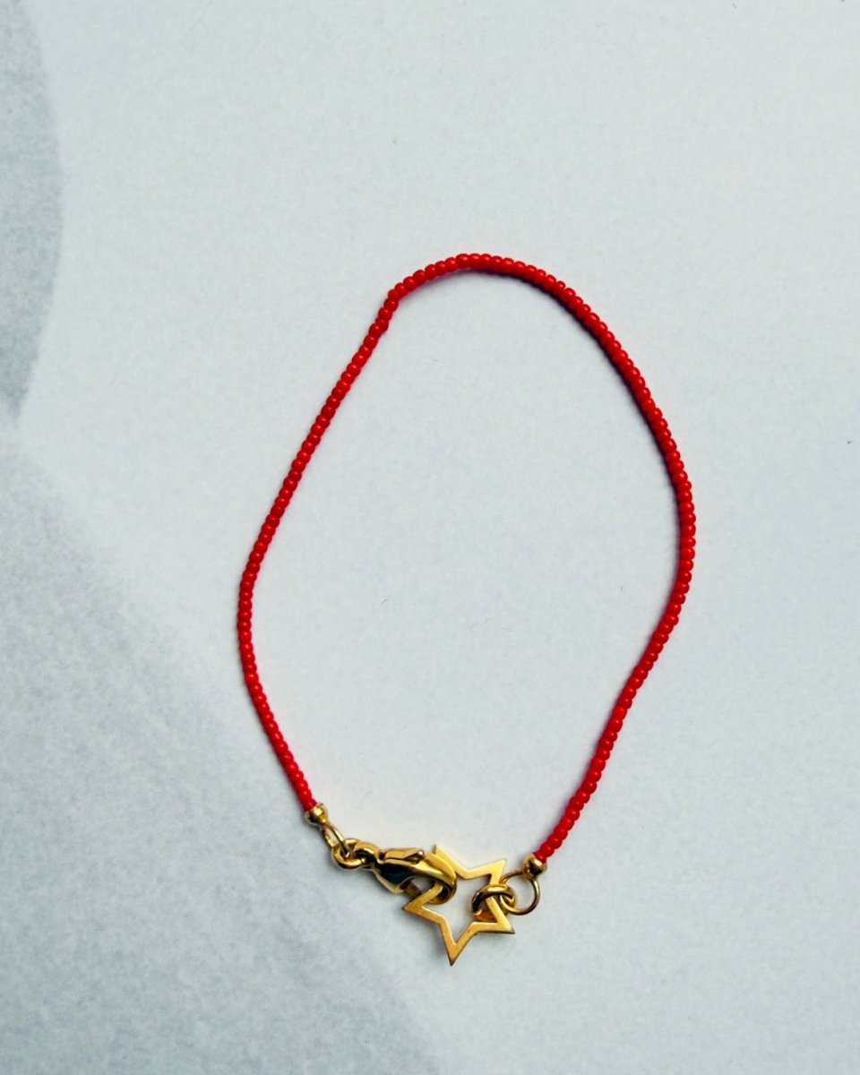armband luck red kleine rote glücksperlen stern gold