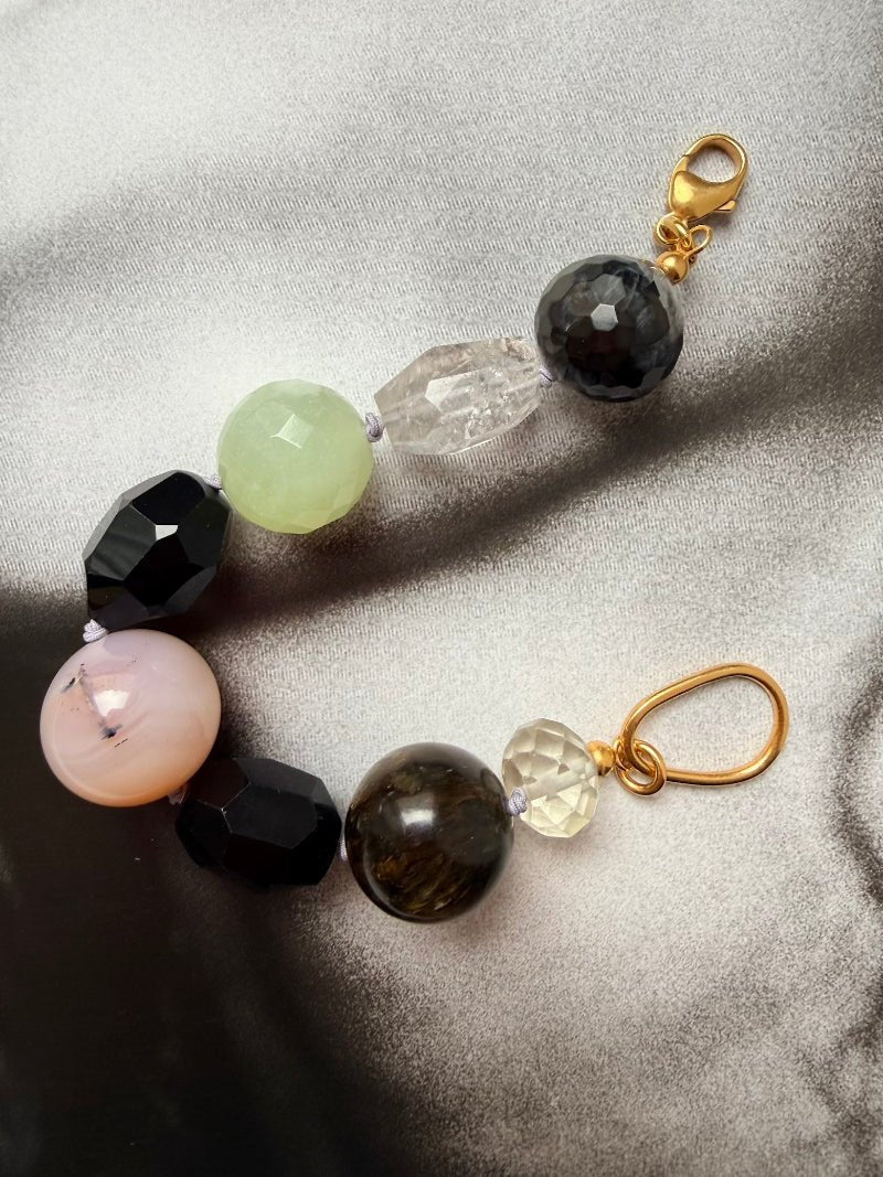 Armband mit unterschiedlichen Edelsteinen, handgefertigt in München von Chaingang