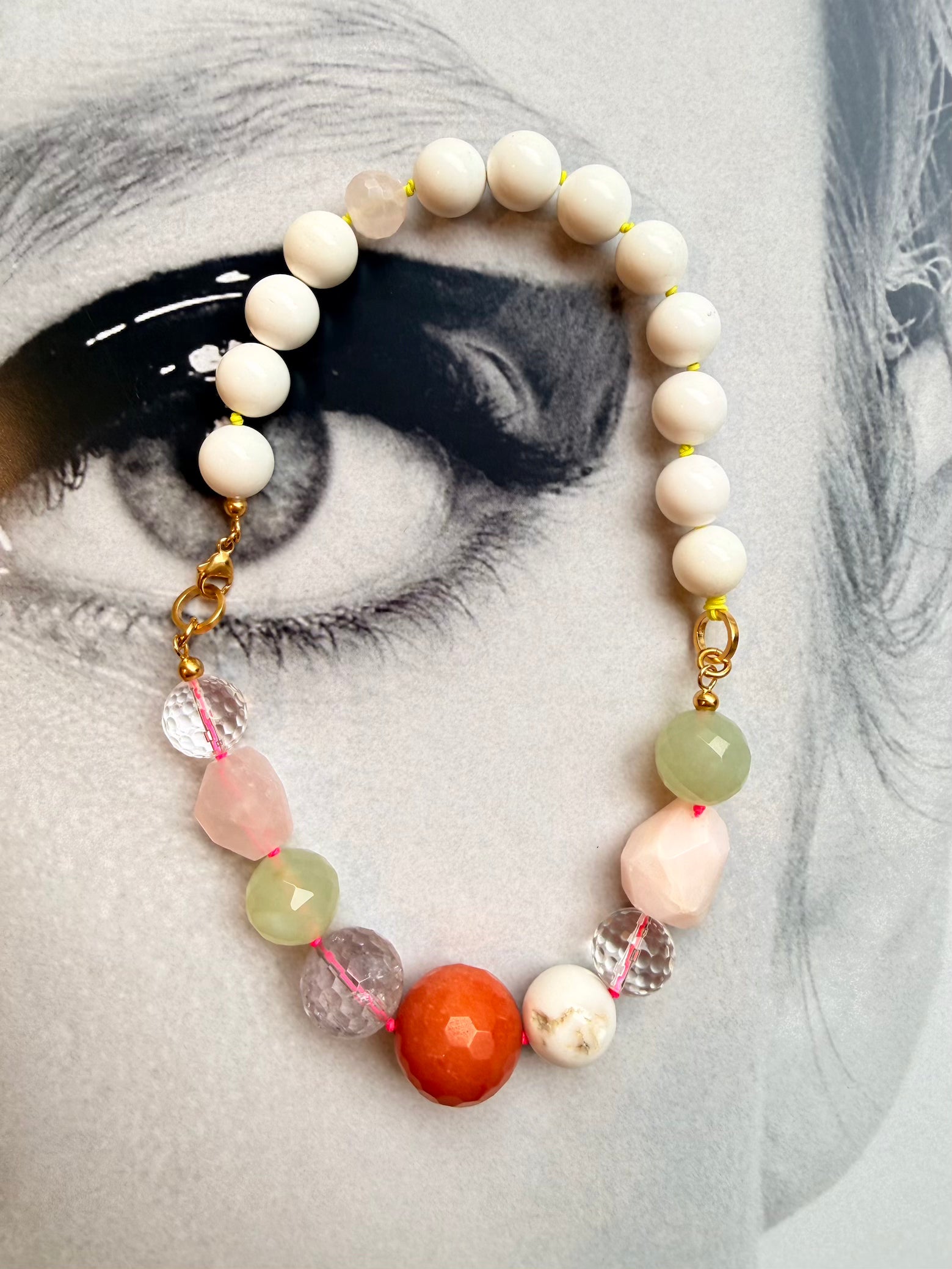 buntes Edelstein Collier Barbar aus München, handgemacht von Chaingang