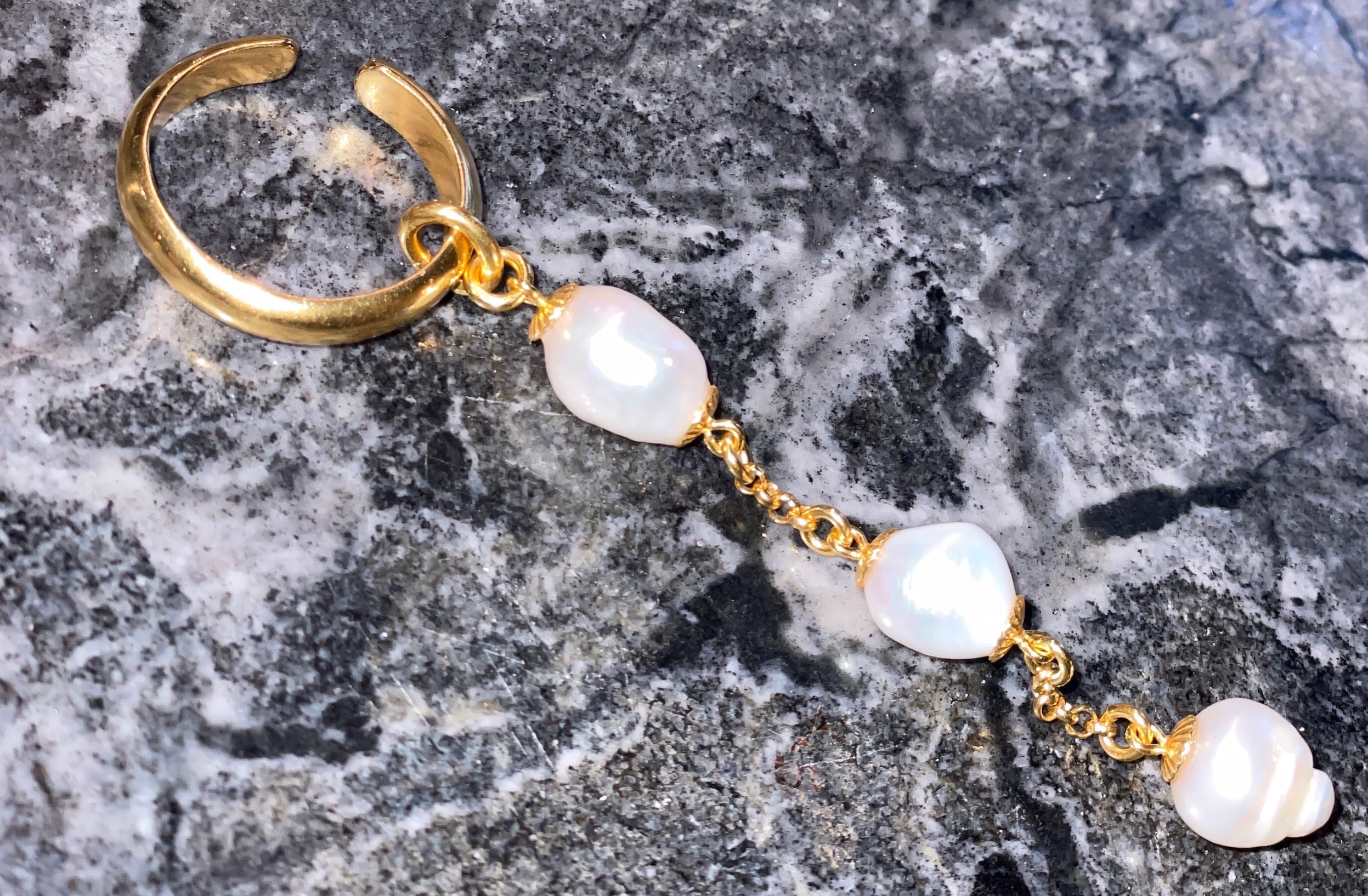 mono Ear cuff pearldrop Gold Perlen Chaingang