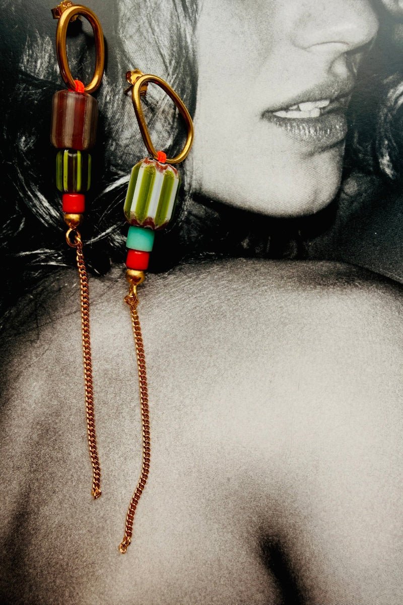 Besondere, bunte Ohrringe von Chaingang aus dem Atelier in München