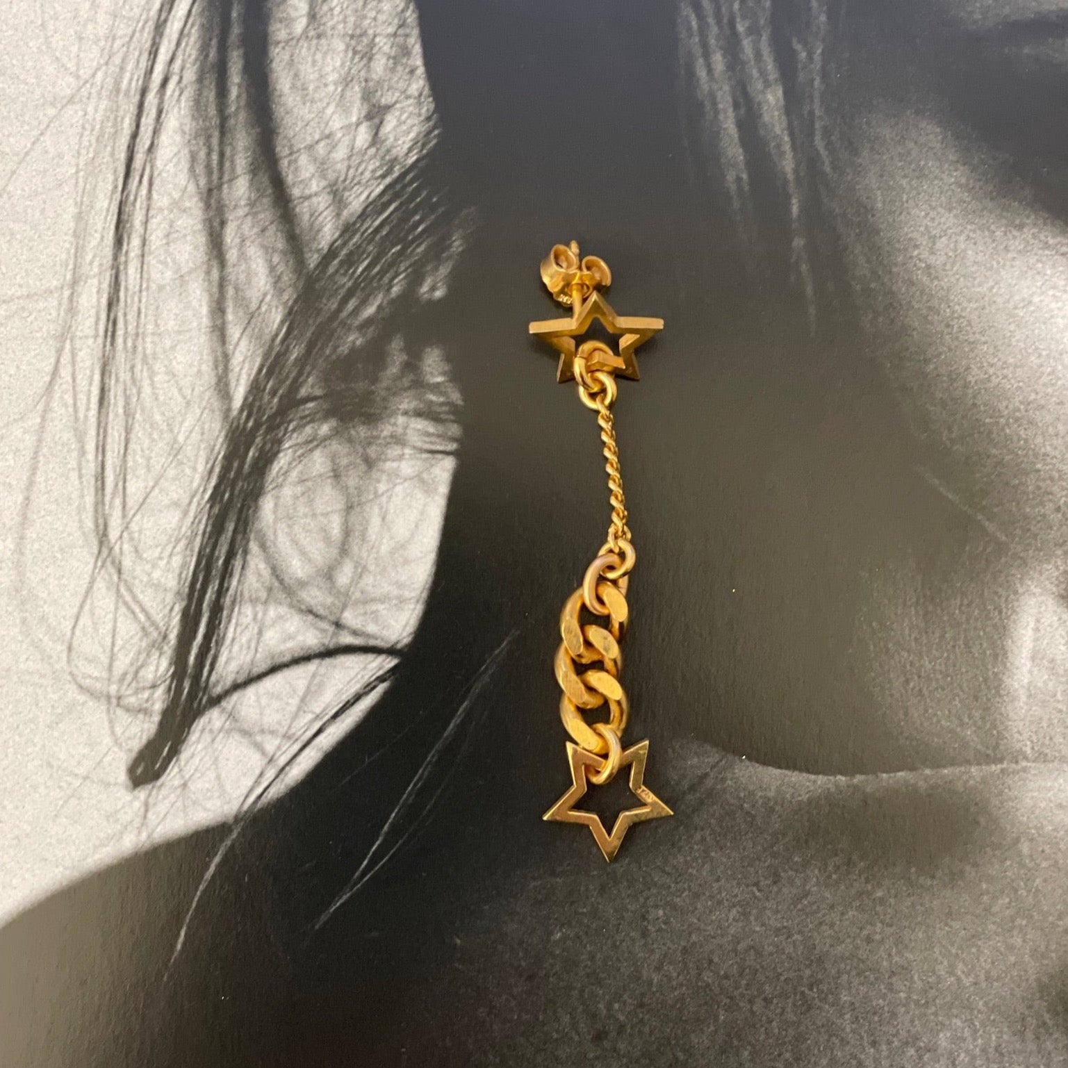 ohrringe Lulu Stecker mit Panzerkettchen und Sternen in vergoldetem sterling silber