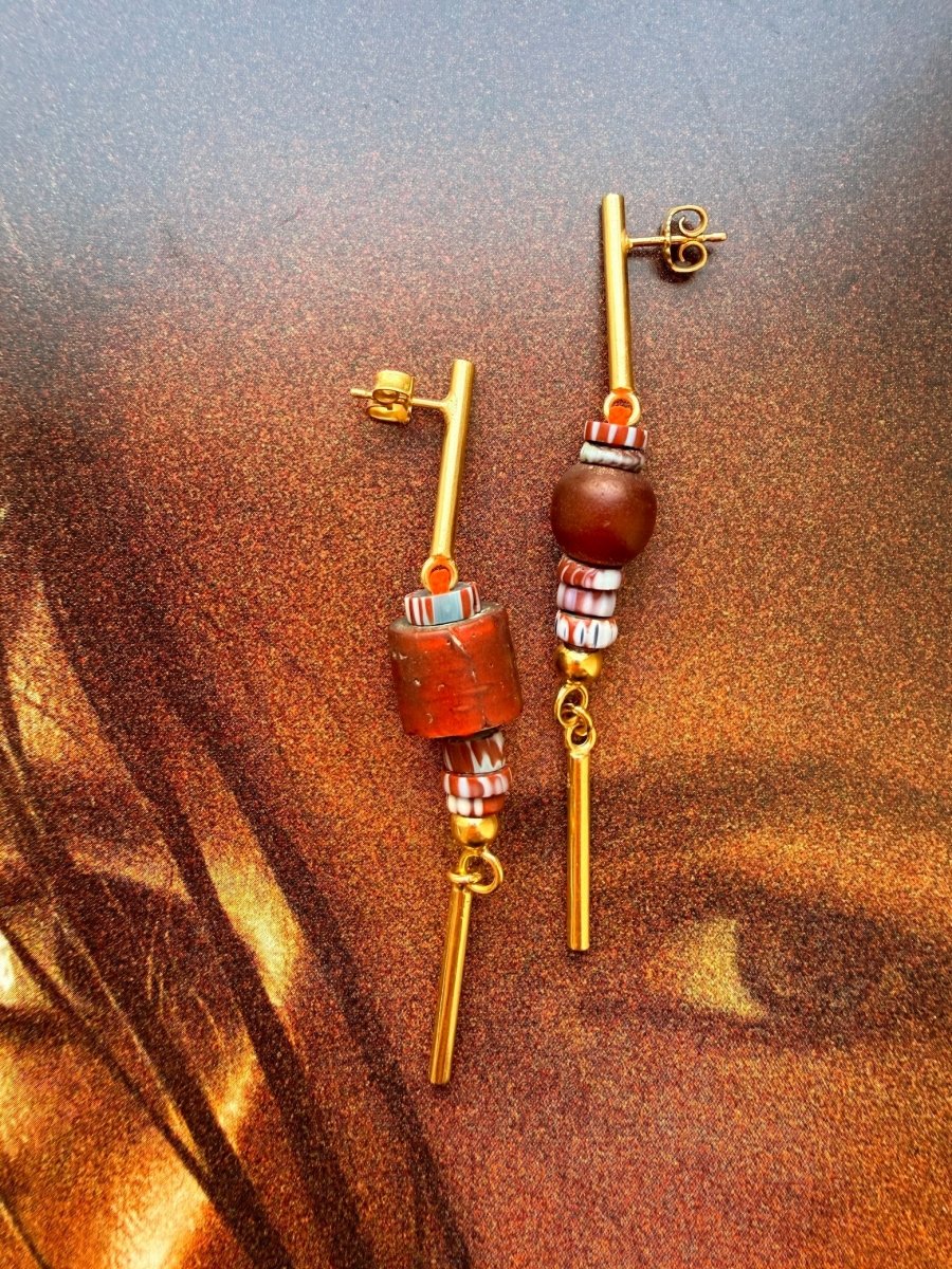 Ohrringe Nora Terracotta und blau mit gold von Chaingang aus München aus dem Atelier