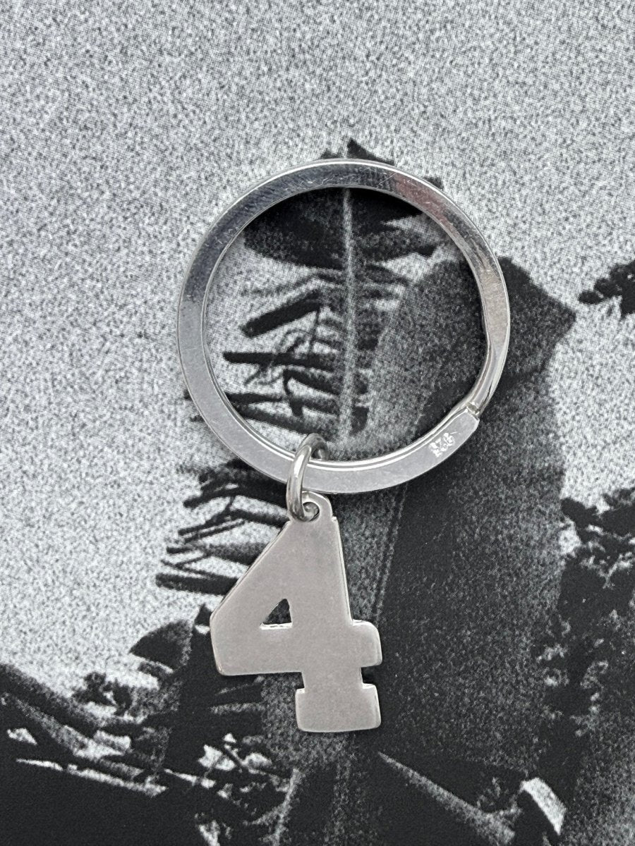 Schlüsselanhänger mit Lebenszahl 4, hochwertiges Männer Geschenk aus Sterling Silber aus dem Atelier von Chaingang in München