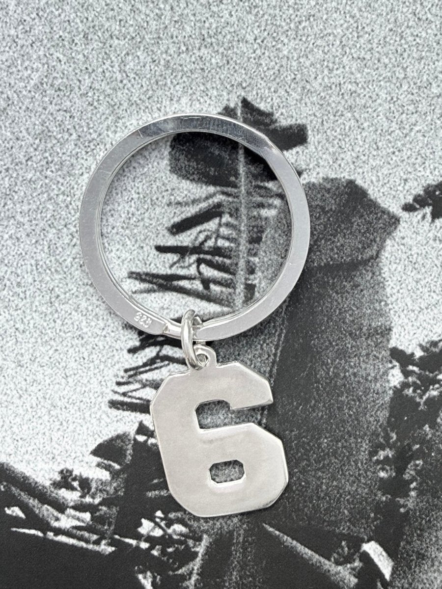 silberner Schlüsselanhänger, Kollektion Numerologie, hochwertiges Männer Geschenk aus dem Atelier von Chaingang in München